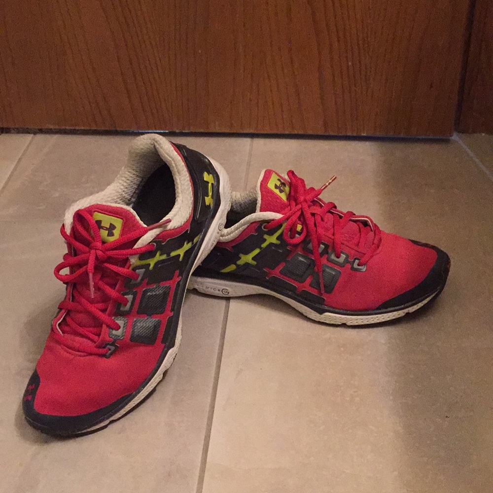 UA tennis shoes